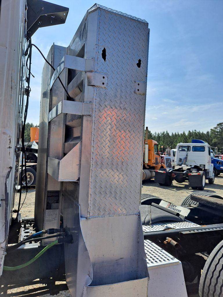 2014 SturdyLite VAULT ENCLOSURE Headache Rack for a International