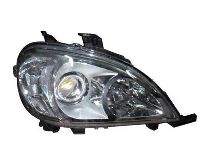 Freightliner Right Headlight Assembly for a Freightliner COLUMBIA 112 1996-2004