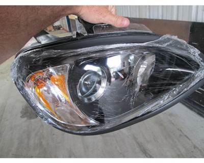 Freightliner Right Headlight Assembly for a Freightliner COLUMBIA 120 1996-2004