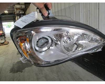 Freightliner Right Headlight Assembly for a Freightliner COLUMBIA 120 1996-2004