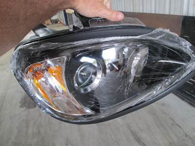 Freightliner COLUMBIA 120 2001-2004 Right Headlight Assembly