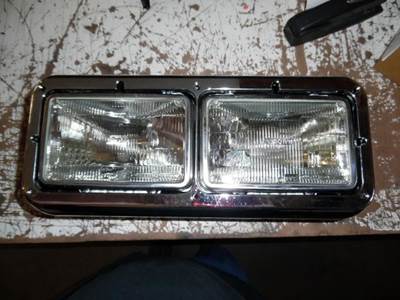 Kenworth Right Headlight Assembly