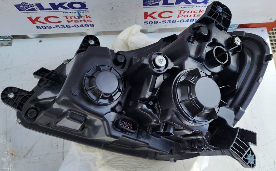 Kenworth T680 Right Headlight Assembly For Sale Spokane Valley, WA