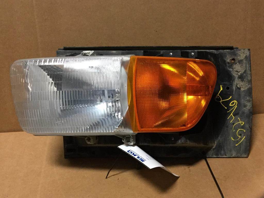 2005 Sterling A9500 Right Headlight Assembly For Sale Watseka, IL