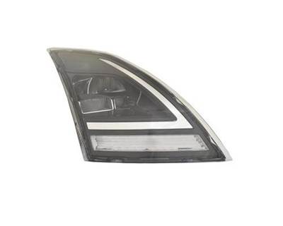 Volvo VNL Right Headlight Assembly