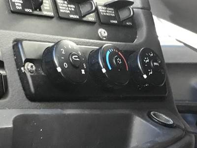 Freightliner Cascadia 125 Heater / AC Temp Control