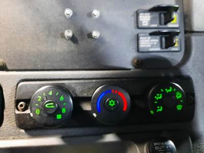 Freightliner Cascadia 125 Heater / AC Temp Control