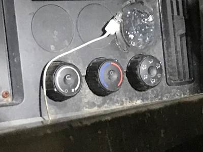Freightliner Cascadia 126 Heater / AC Temp Control