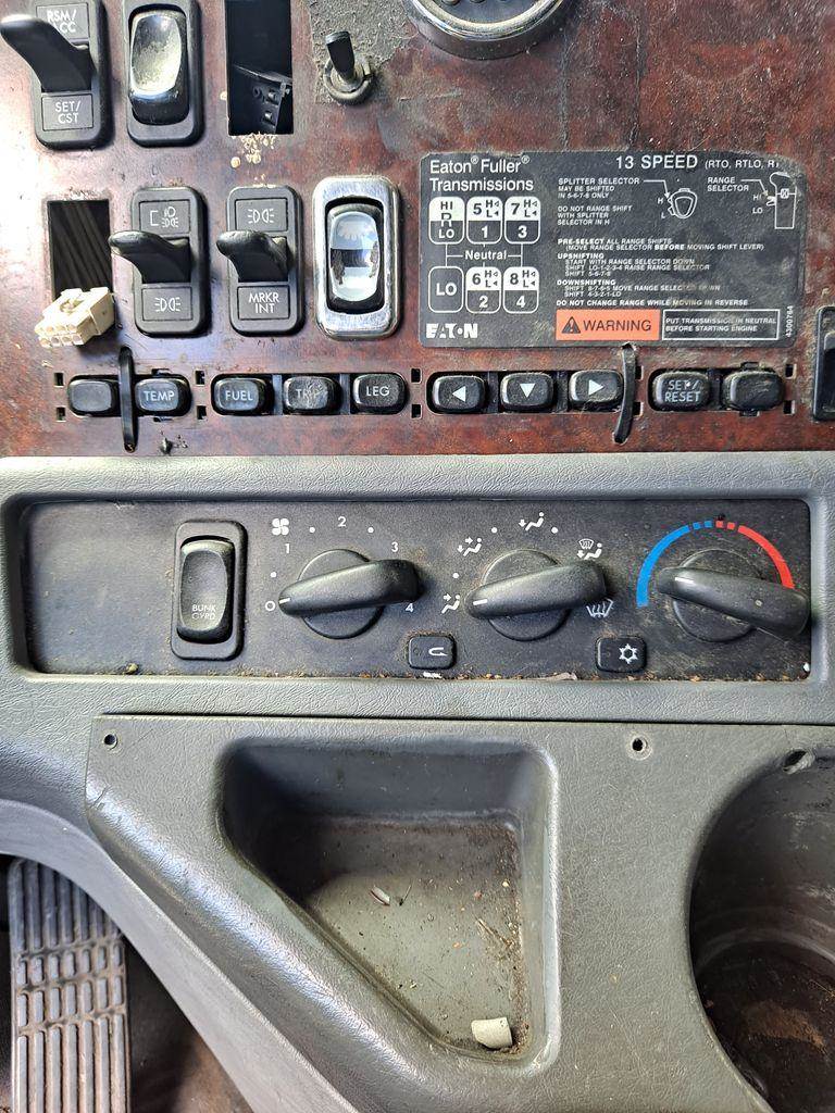 2003 Freightliner Century Class 120 Heater / AC Temp Control for a