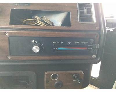 Freightliner FLD120SD Heater / AC Temp Control for a Freightliner FLD120 SD