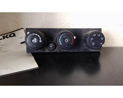 International LT 3 Knob Heater / AC Climate Control
