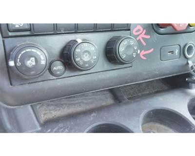 International HX620 Heater A/C Temperature Controls, Part # 4100073C3