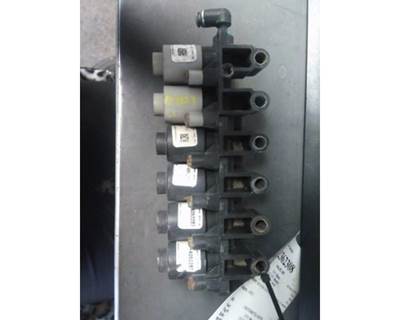 2016 Kenworth T680 Bendix Solenoid Valves, Part # 182227-821