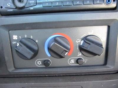 Mack Pinnacle CXP612 Heater / AC Temp Control for a Mack CXP612