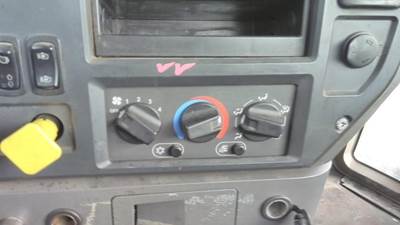 Mack Pinnacle CXU612 Heater / AC Temp Control for a Mack CXU612