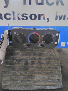 Mack Pinnacle CXU612 Heater / AC Temp Control for a Mack CXU612