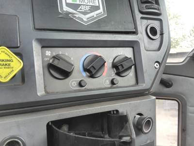 Mack Pinnacle CXU612 Heater / AC Temp Control for a Mack CXU612
