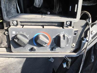 Mack Pinnacle CXU613 Heater / AC Temp Control for a Mack CXU613