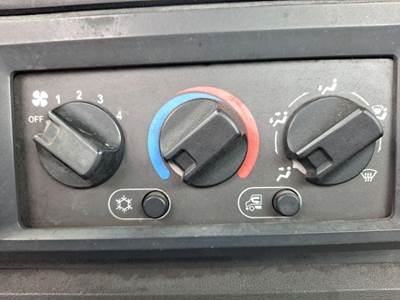 Mack Pinnacle CXU613 Heater / AC Temp Control for a Mack CXU613
