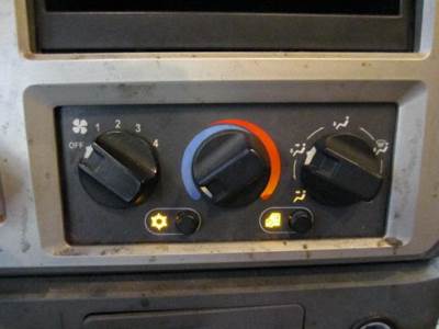Mack Pinnacle CXU613 Heater / AC Temp Control for a Mack CXU613