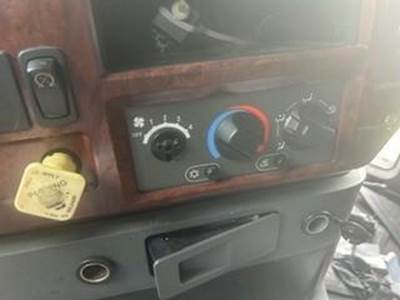 Mack Pinnacle CXU613 Heater / AC Temp Control for a Mack CXU613