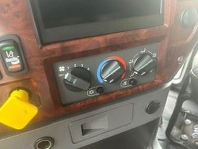 Mack Pinnacle CXU613 Heater / AC Temp Control for a Mack CXU613