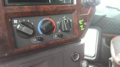 Mack Pinnacle CXU613 Heater / AC Temp Control for a Mack CXU613