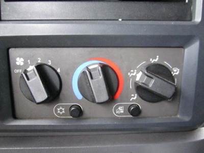 Mack Pinnacle CXU613 Heater / AC Temp Control for a Mack CXU613