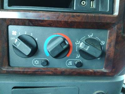 Mack Pinnacle CXU613 Heater / AC Temp Control for a Mack CXU613