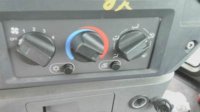 Mack Pinnacle CXU613 Heater / AC Temp Control for a Mack CXU613