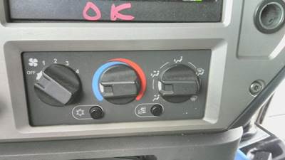 Mack Pinnacle CXU613 Heater / AC Temp Control for a Mack CXU613