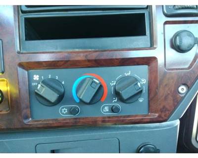 Mack Pinnacle CXU613 Heater / AC Temp Control for a Mack CXU613
