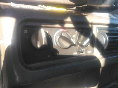 Mack Vision CXN612 Heater / AC Temp Control for a Mack CXN612
