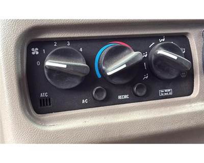 2006 Mack Vision CXN613 3-KNOB Heater / AC Temperature Control Assembly