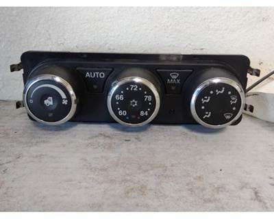 2016 Peterbilt 579 3-KNOB Heater / AC Temp Control