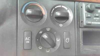 Volvo VNL Right Heater / AC Temp Control