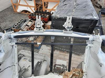 Peterbilt 579 Hood Hinge