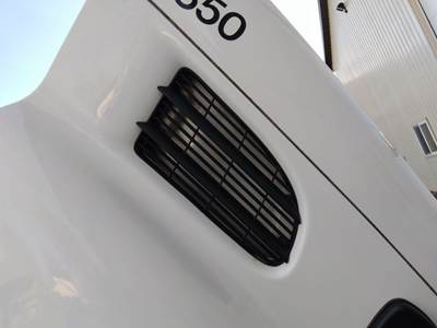 Freightliner Cascadia 113 Right Hood Side Vent