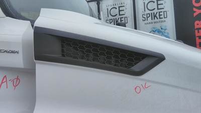 Freightliner Cascadia 116 Right Hood Side Vent