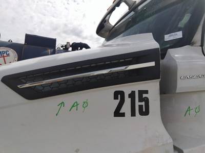 Freightliner Cascadia 126 Left Hood Side Vent