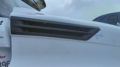 Freightliner Cascadia 126 Right Hood Side Vent