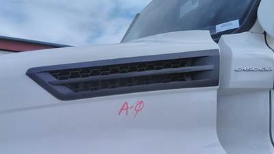 Freightliner Cascadia 126 Left Hood Side Vent