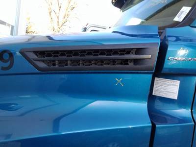 Freightliner Cascadia 126 Left Hood Side Vent