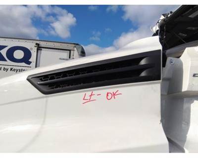 Freightliner Cascadia 126 Left Hood Side Vent