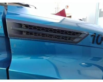 Freightliner Cascadia 126 Right Hood Side Vent