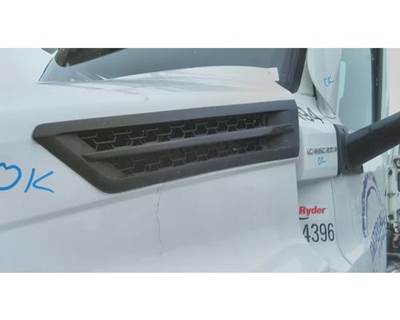 Freightliner Cascadia 126 Left Hood Side Vent