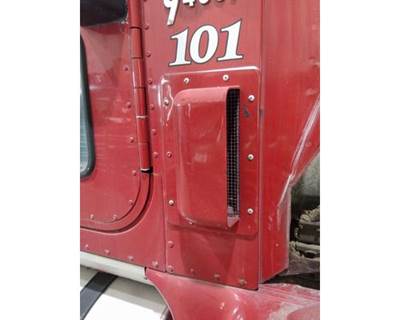 International 9400i Right Hood Side Vent