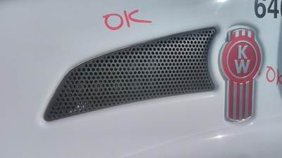 Kenworth T370 Left Hood Side Vent