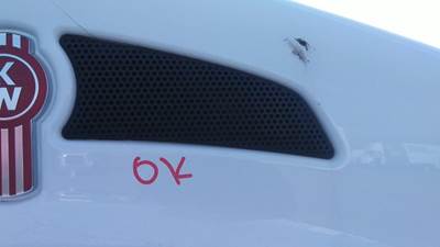 Kenworth T370 Right Hood Side Vent