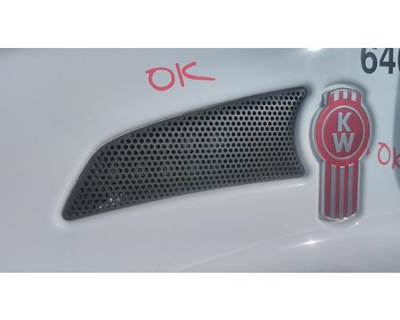 Kenworth T370 Left Hood Side Vent